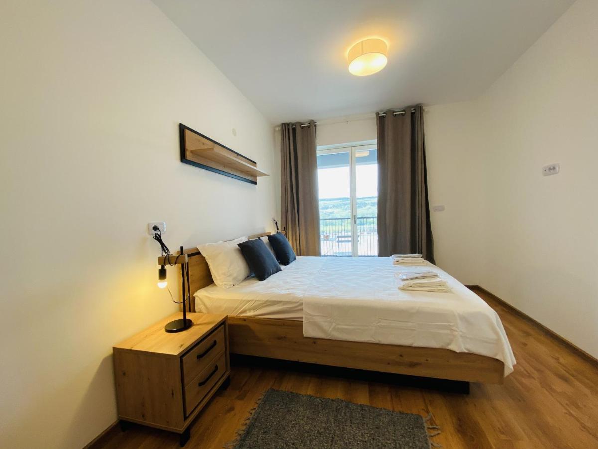 Deluxe Apartment With Balcony And Private Parking In Colvmna Residence Cluj-Napoca Exterior photo