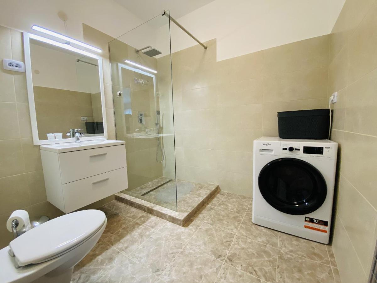 Deluxe Apartment With Balcony And Private Parking In Colvmna Residence Cluj-Napoca Exterior photo