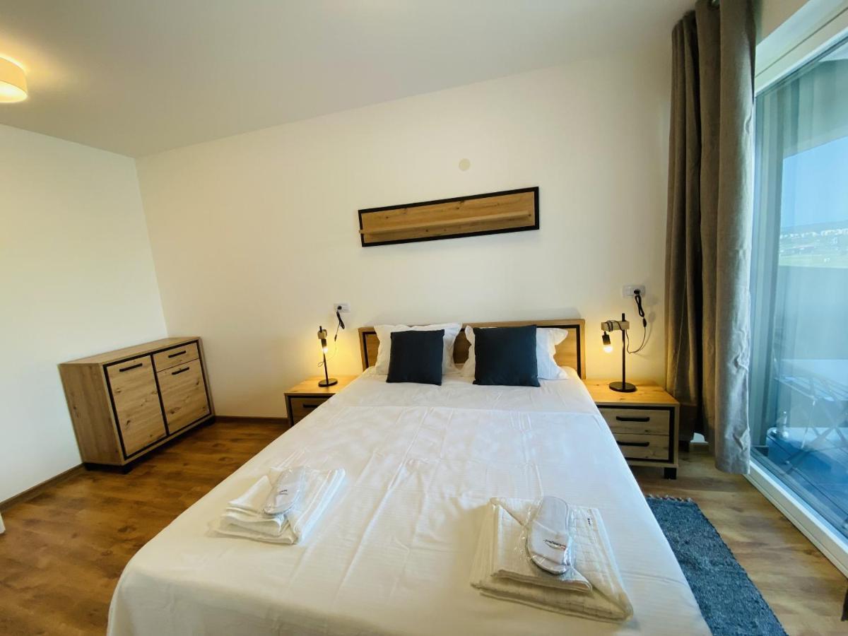 Deluxe Apartment With Balcony And Private Parking In Colvmna Residence Cluj-Napoca Exterior photo